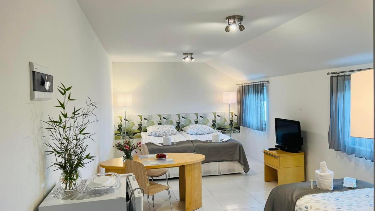 Azyl Hotel Legnica Buitenkant foto