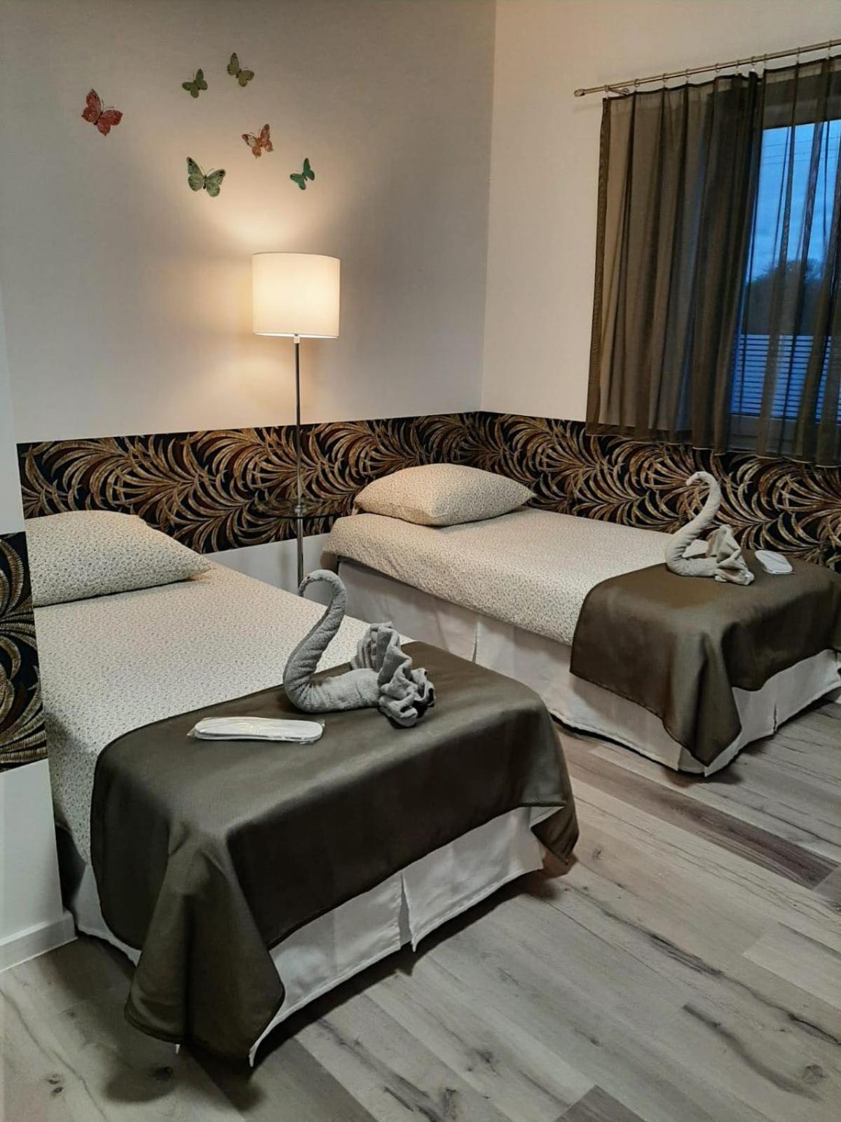 Azyl Hotel Legnica Buitenkant foto