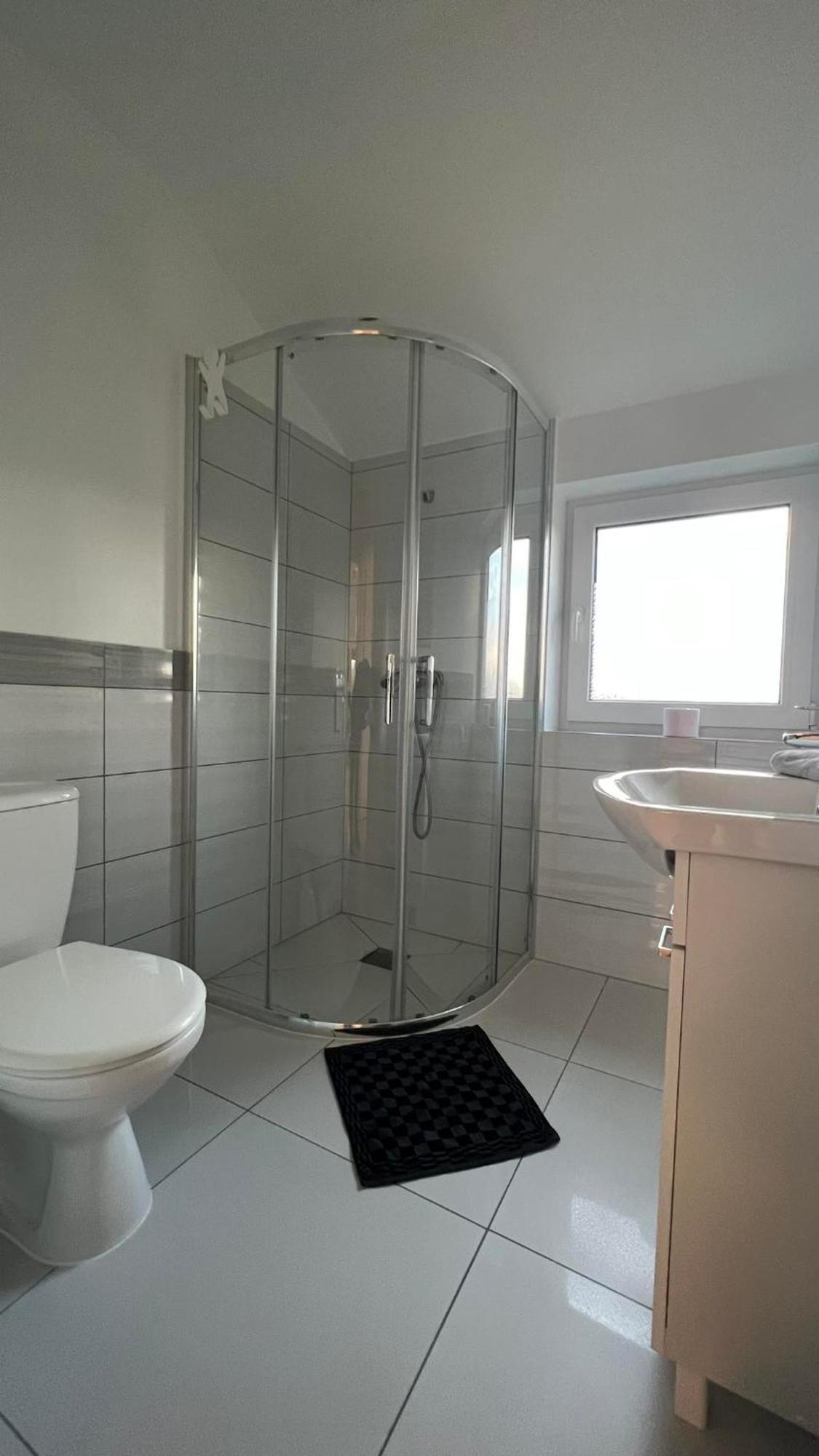 Azyl Hotel Legnica Buitenkant foto