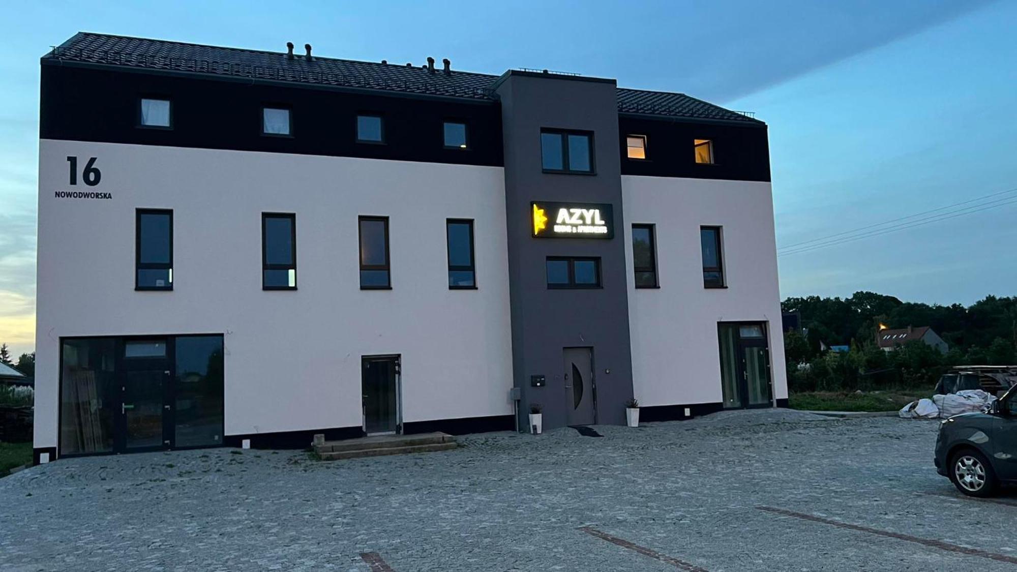 Azyl Hotel Legnica Buitenkant foto