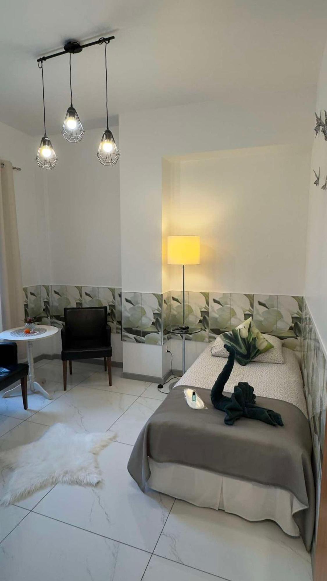 Azyl Hotel Legnica Buitenkant foto
