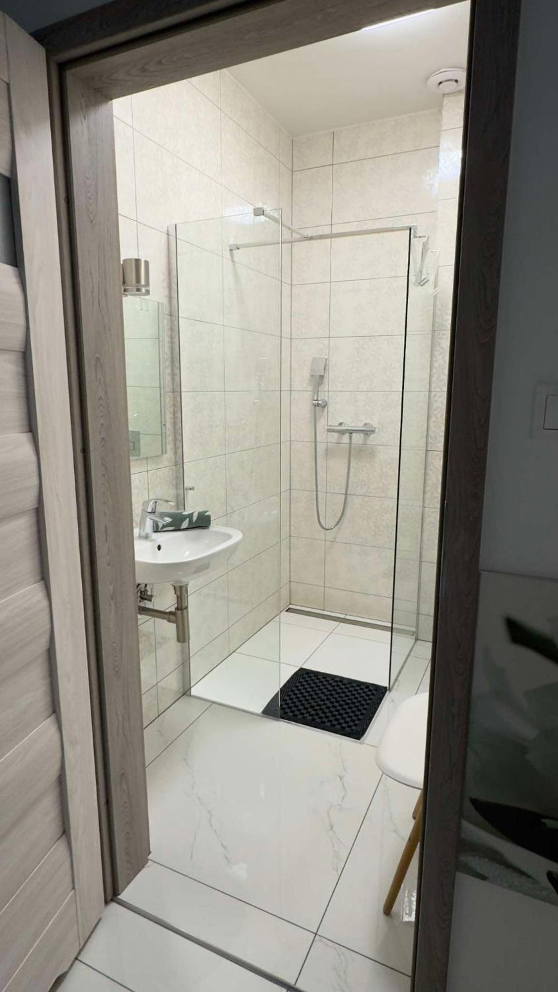 Azyl Hotel Legnica Buitenkant foto