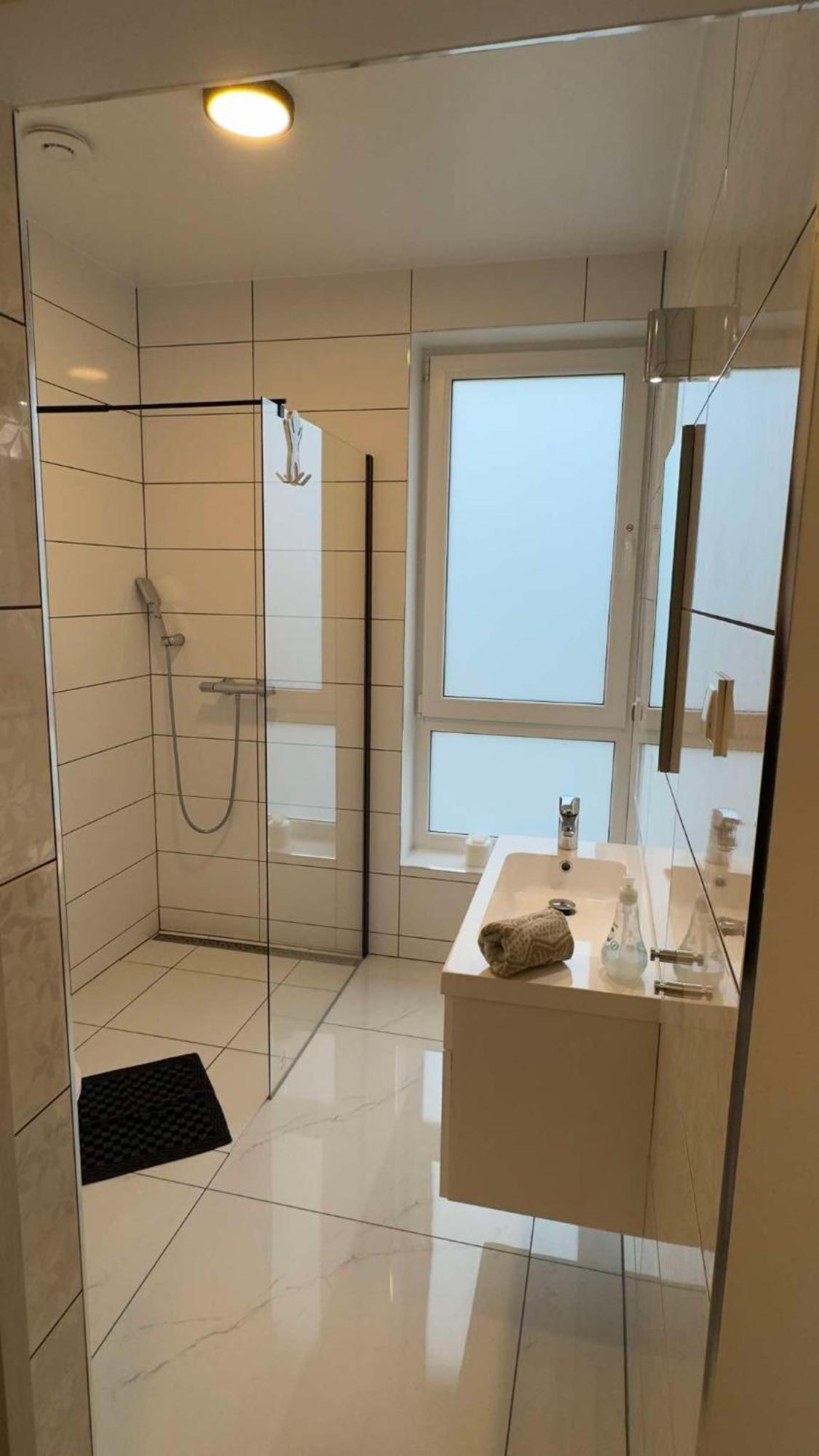 Azyl Hotel Legnica Buitenkant foto