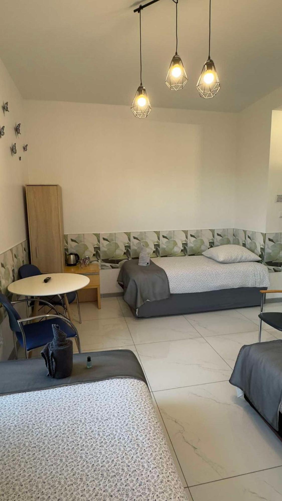Azyl Hotel Legnica Buitenkant foto