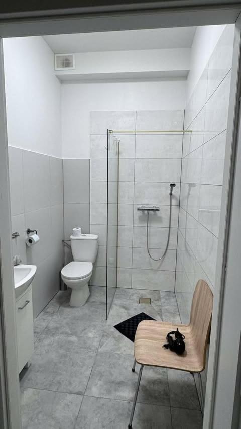 Azyl Hotel Legnica Buitenkant foto
